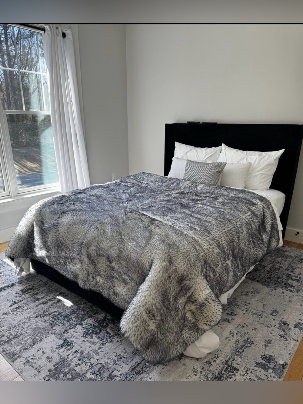 PupProtector Luxe Waterproof Faux Fur Blanket Arctic Fox 80 x 62 Paw.com